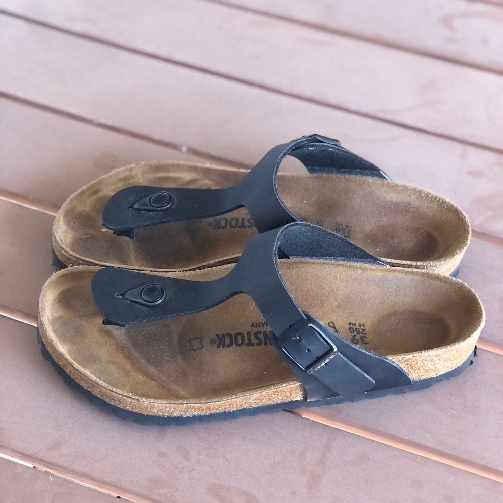 GUC black birkenstock gizeh sandals size 39